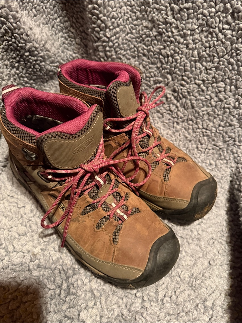 Women’s Lace-Up Brown Leather Hiking Boots with Pink Accents 10.5 keen